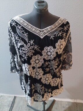 Kindred Black and White Blouse